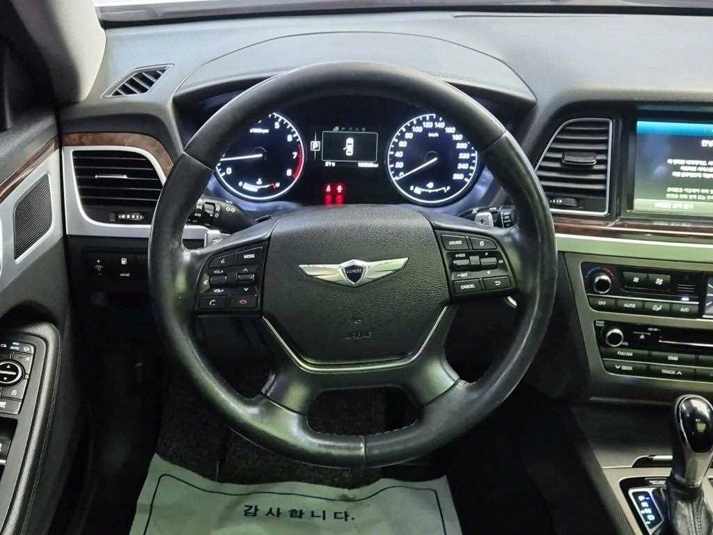 HYUNDAI Genesis - Vista 9