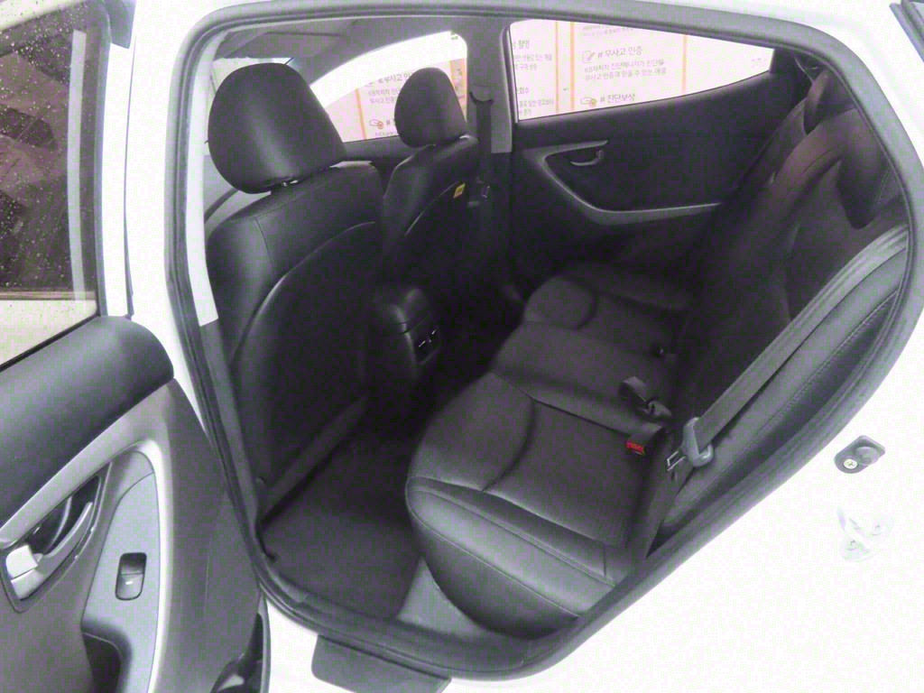 HYUNDAI Avante - Vista 6