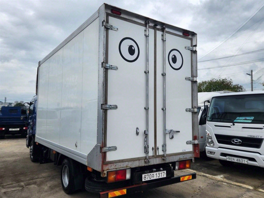 medium and large cargo truck - Vista 4