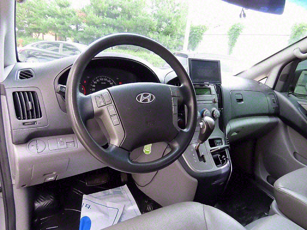 HYUNDAI Starex - Vista 7