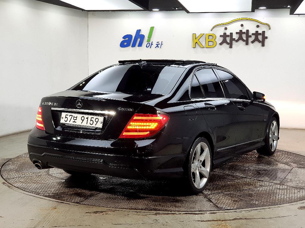 Mercedes Benz C Class - Vista 4