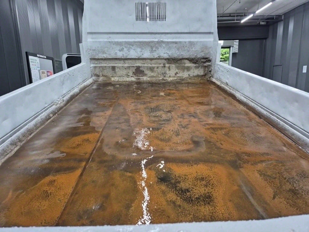 medium and large cargo dump - Vista 8