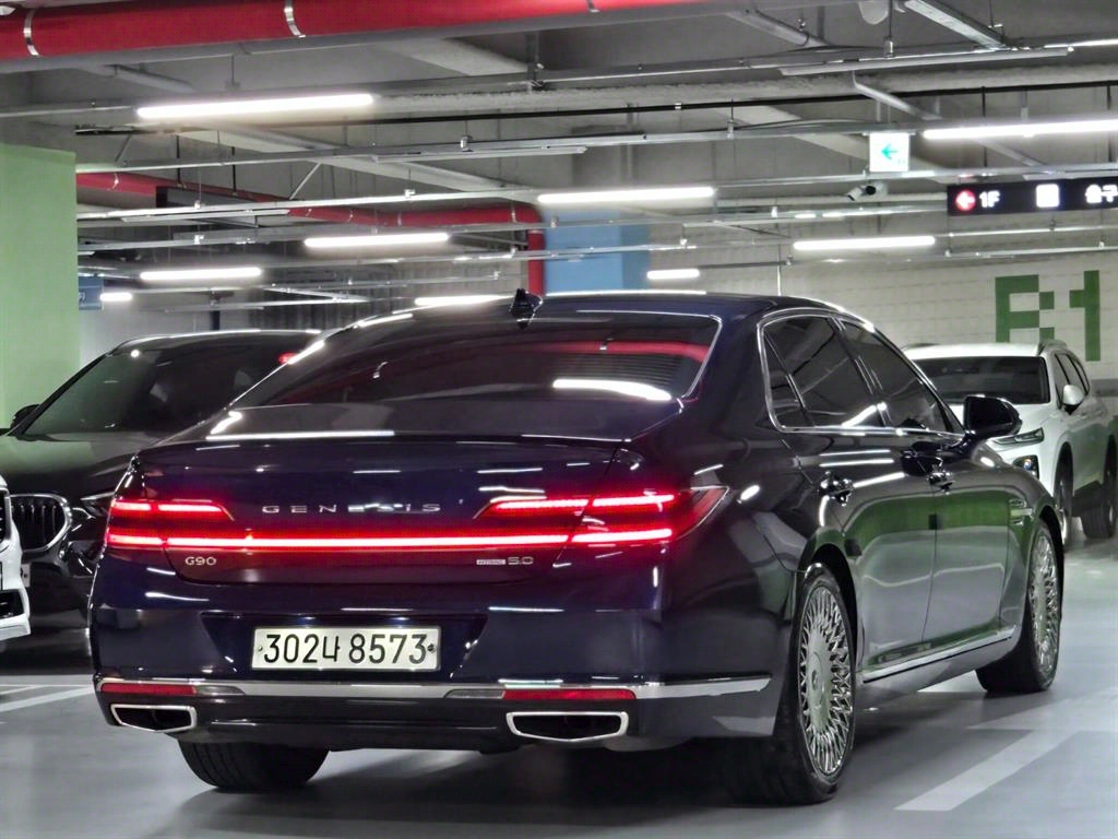 Genesis G90 - Vista 5