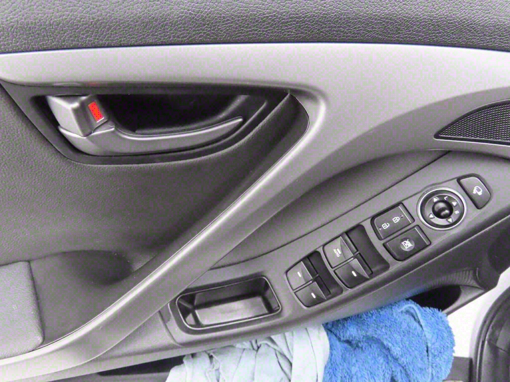 HYUNDAI Avante - Vista 9