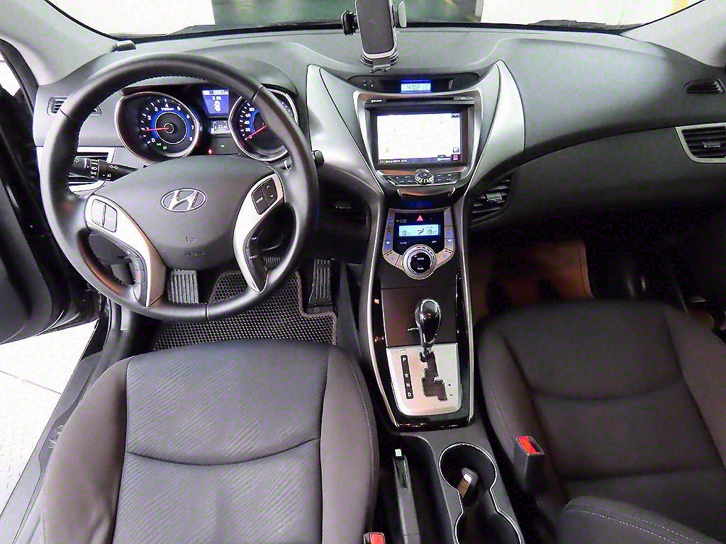 HYUNDAI Avante - Vista 7