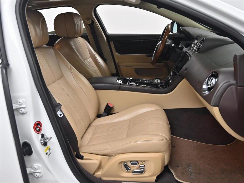 Jaguar XJ - Vista 10