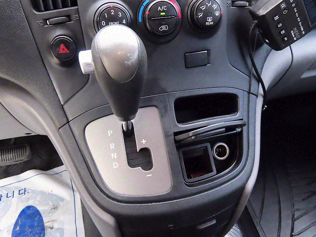 HYUNDAI Starex - Vista 9