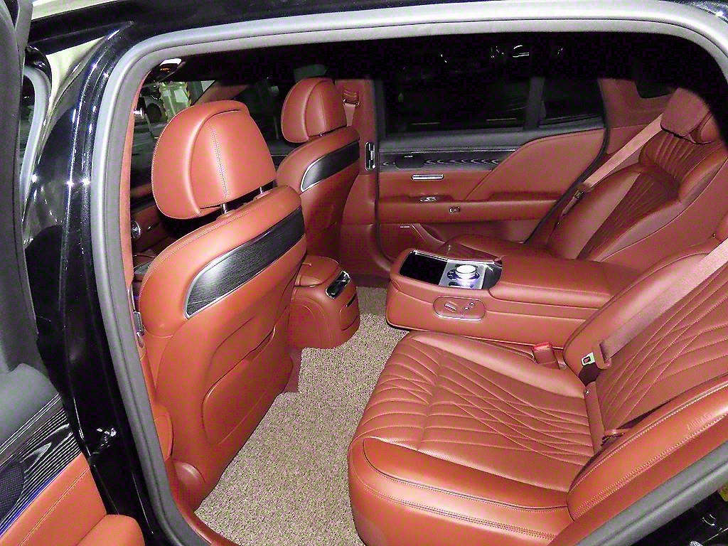 Genesis G90 - Vista 7