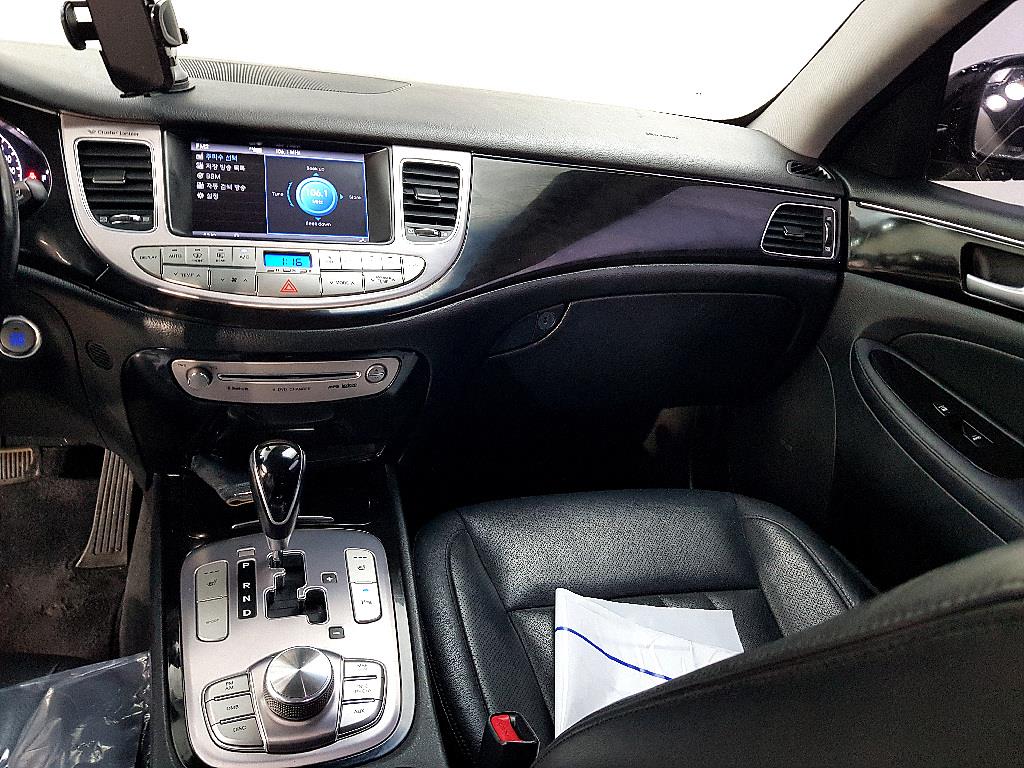 HYUNDAI Genesis - Vista 10