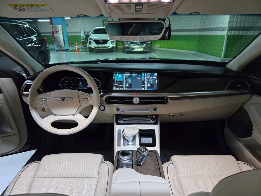 Genesis G90 - Vista 8