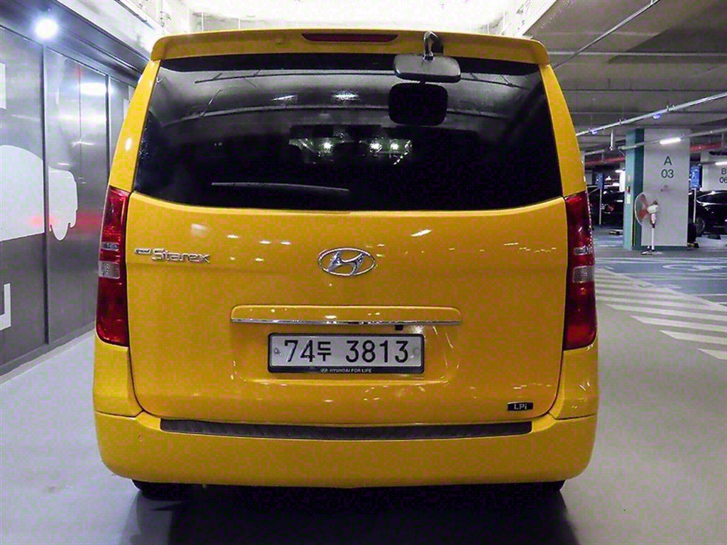HYUNDAI Starex - Vista 5