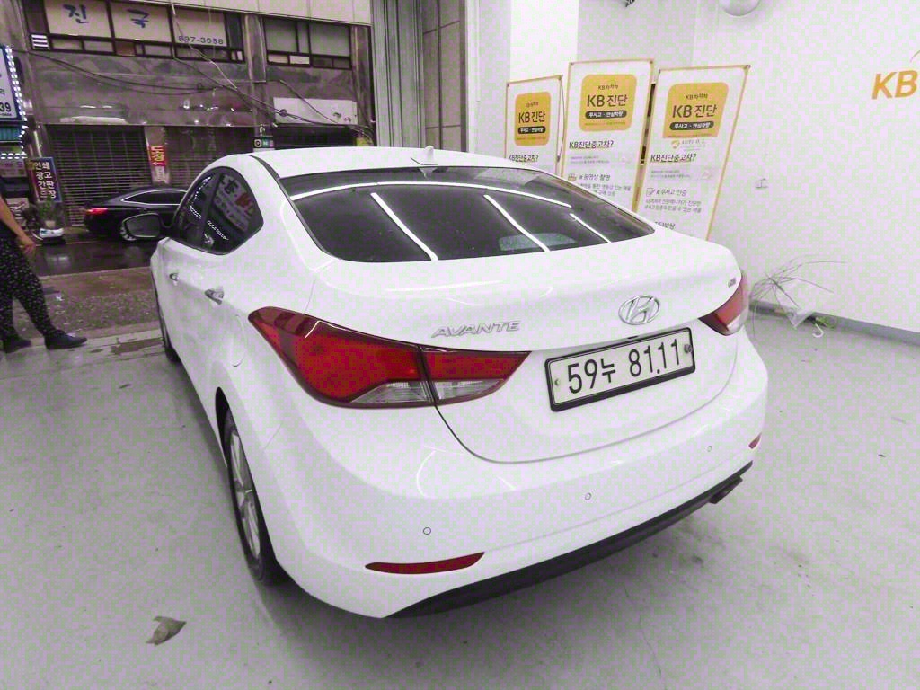 HYUNDAI Avante - Vista 4