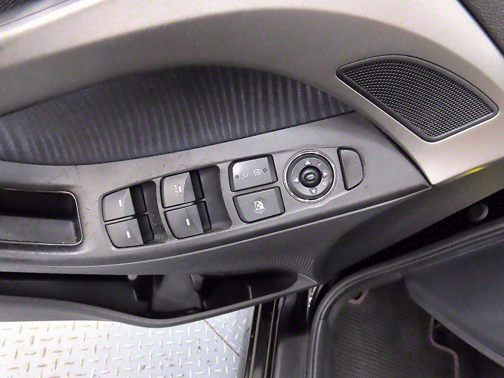 HYUNDAI Avante - Vista 11