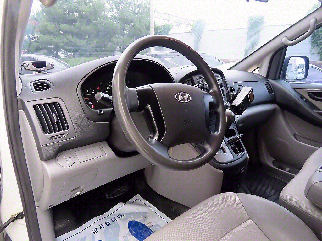 HYUNDAI Starex - Vista 6