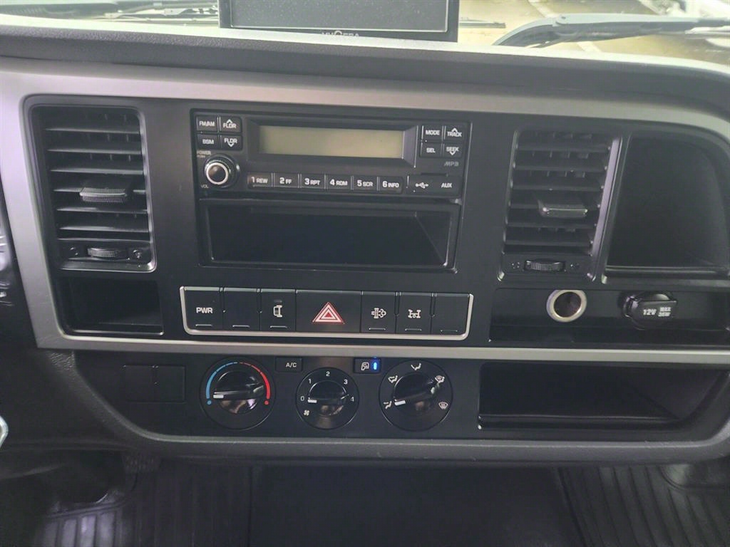 medium and large cargo truck - Vista 9