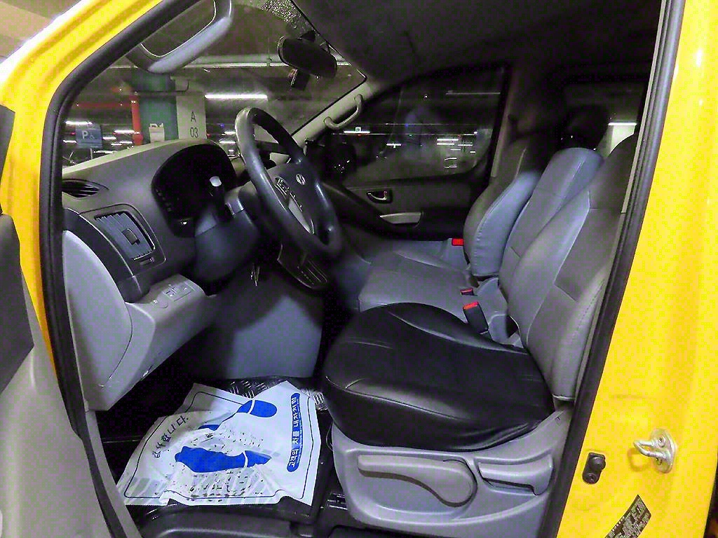 HYUNDAI Starex - Vista 6