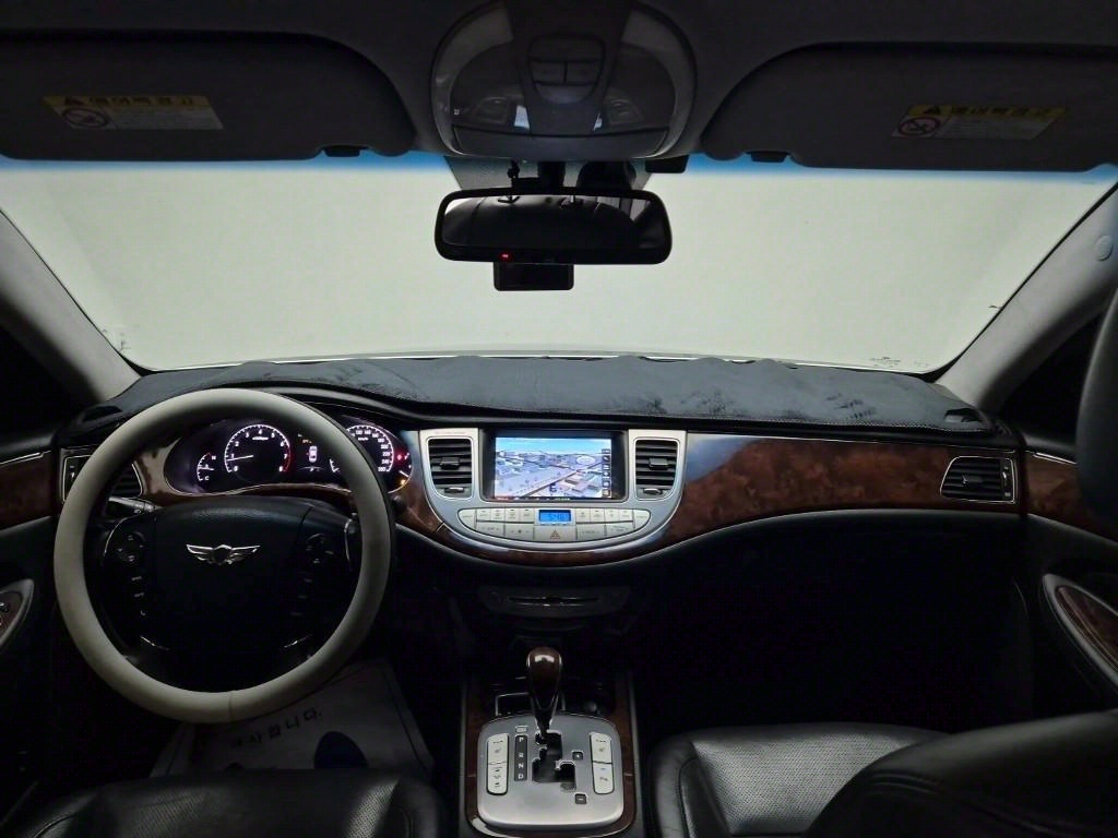 HYUNDAI Genesis - Vista 8