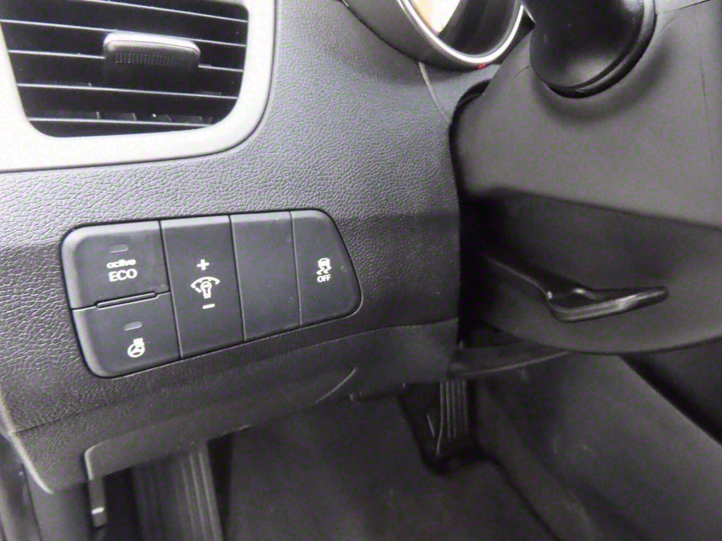 HYUNDAI Avante - Vista 10