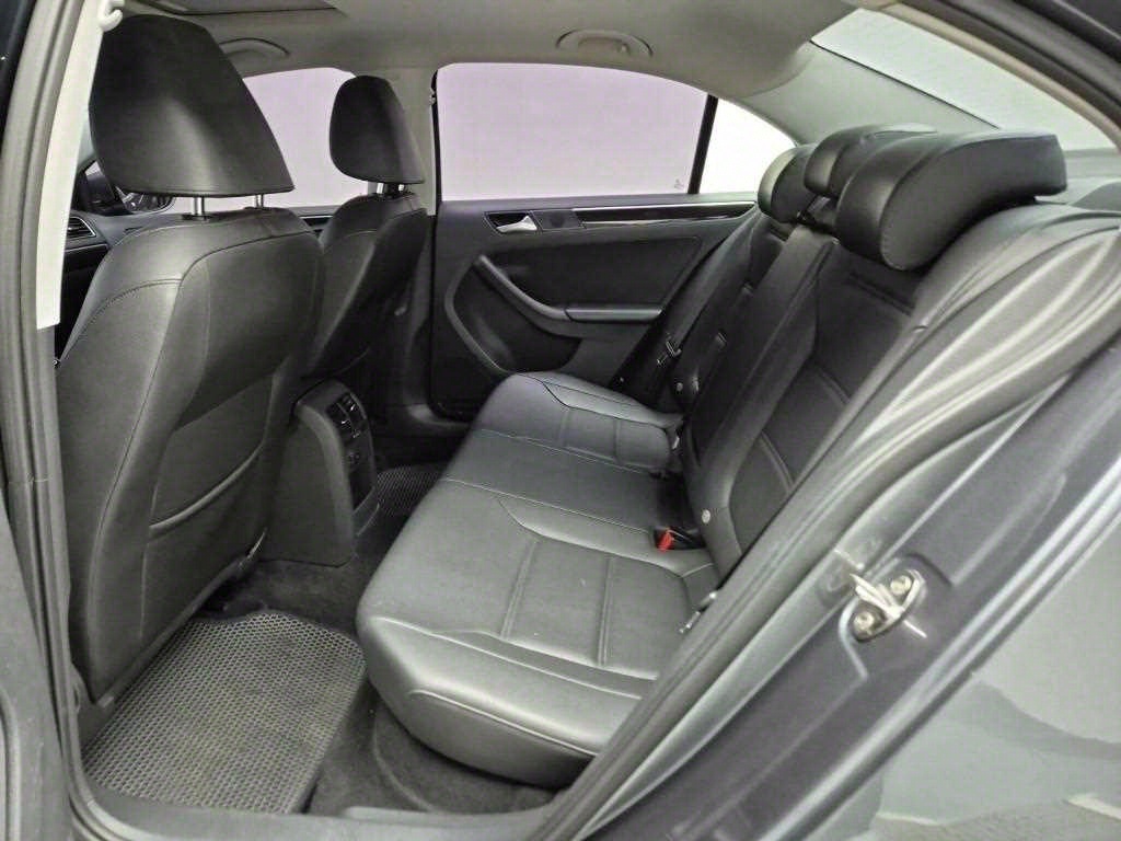 Volkswagen Jetta - Vista 12