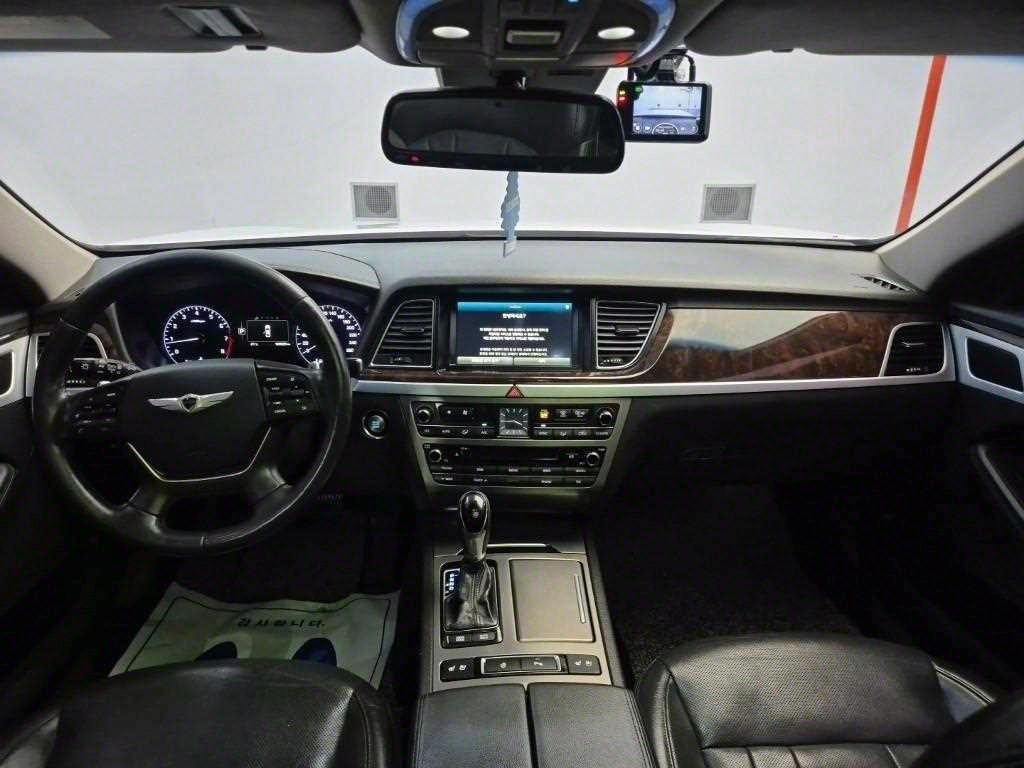 HYUNDAI Genesis - Vista 7