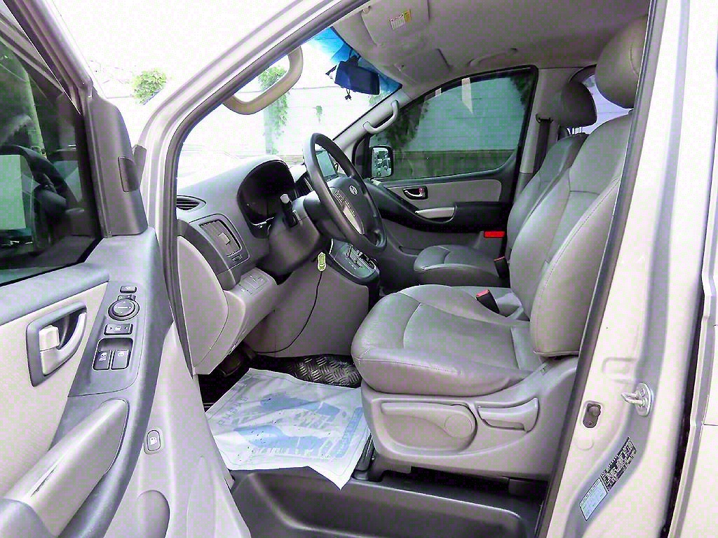 HYUNDAI Starex - Vista 5