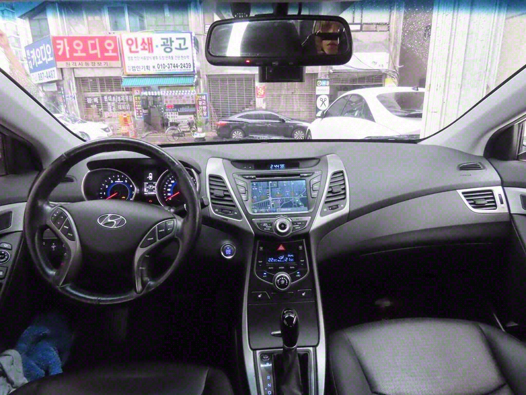 HYUNDAI Avante - Vista 7