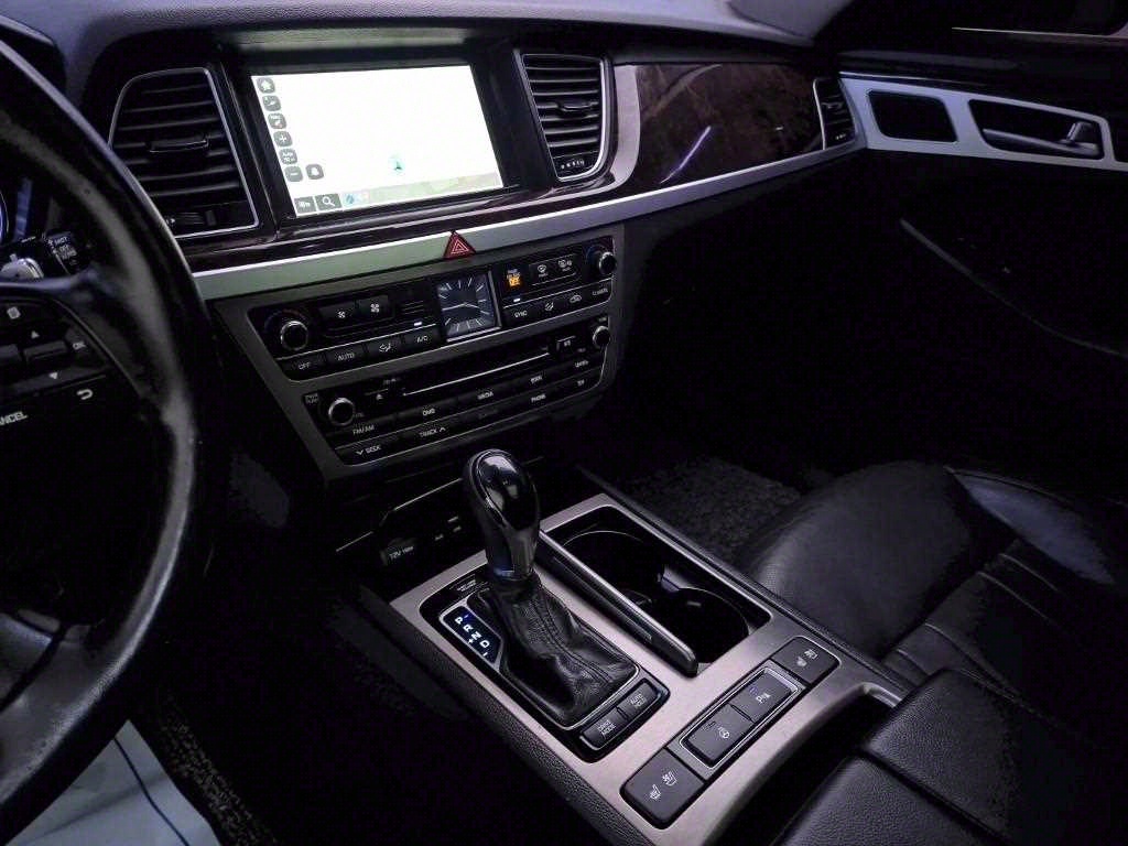 HYUNDAI Genesis - Vista 10