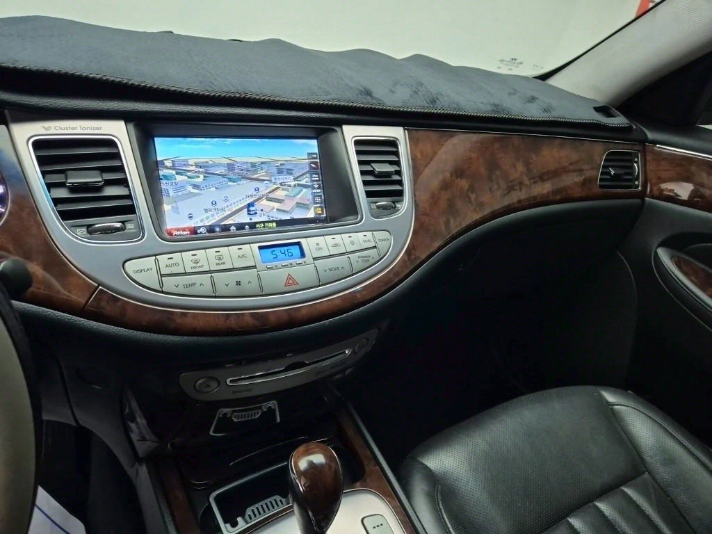 HYUNDAI Genesis - Vista 9