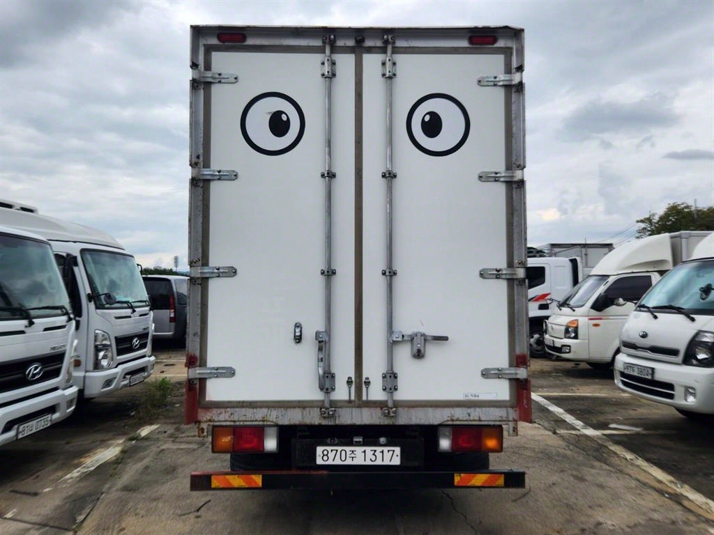 medium and large cargo truck - Vista 5