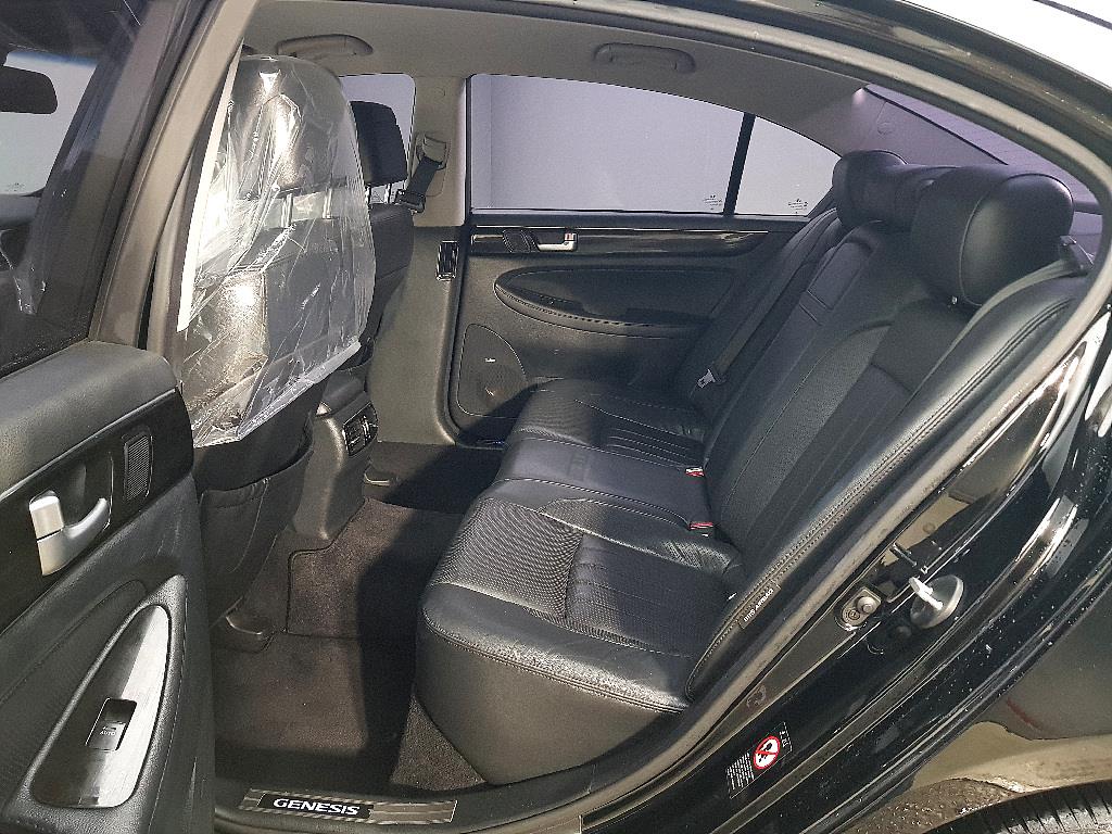 HYUNDAI Genesis - Vista 9