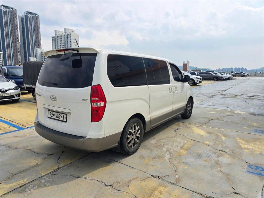 HYUNDAI Starex - Vista 4