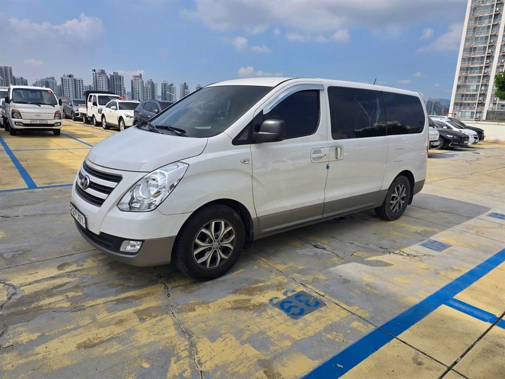 HYUNDAI Starex - Vista 2