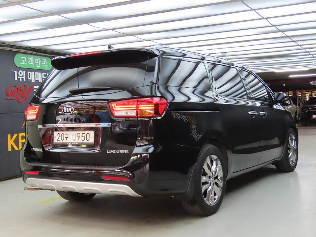 KIA Carnival - Vista 4