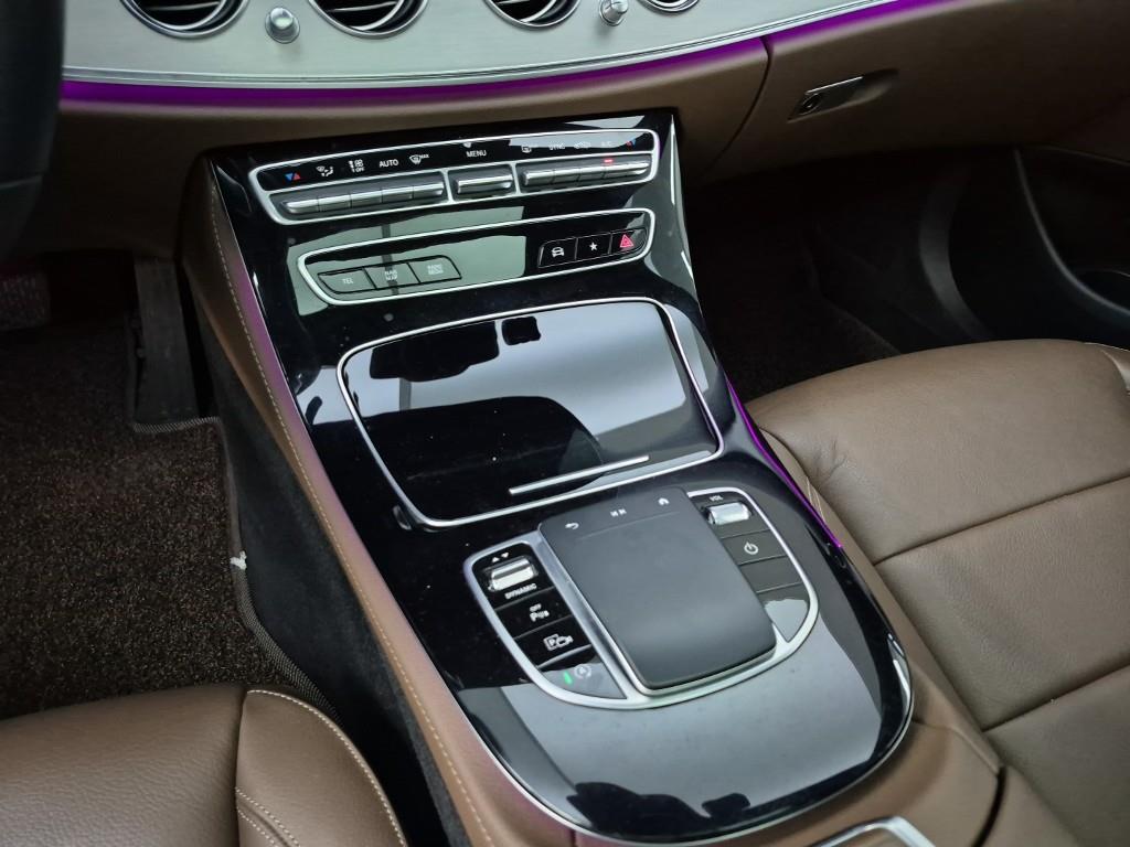 Mercedes Benz E class - Vista 10