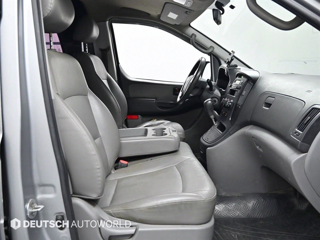 HYUNDAI Starex - Vista 10