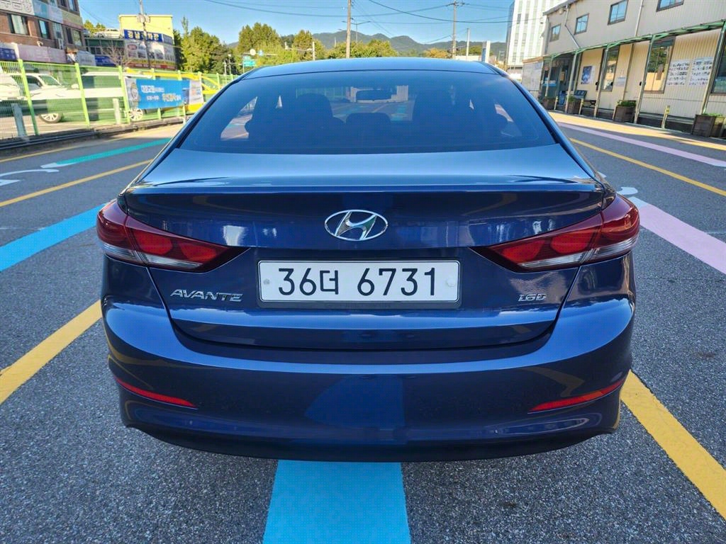 HYUNDAI Avante - Vista 4