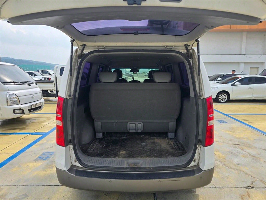 HYUNDAI Starex - Vista 12