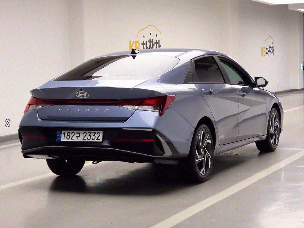 HYUNDAI Avante - Vista 4