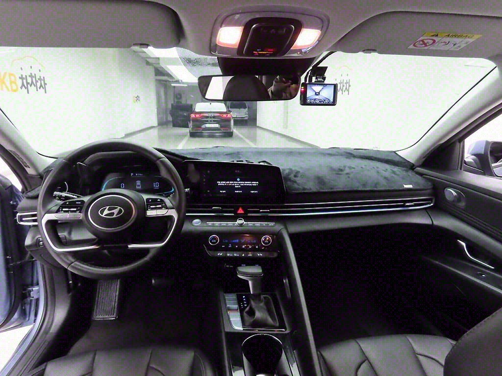 HYUNDAI Avante - Vista 8