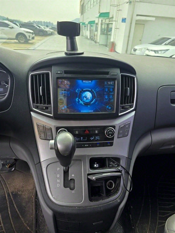 HYUNDAI Starex - Vista 9