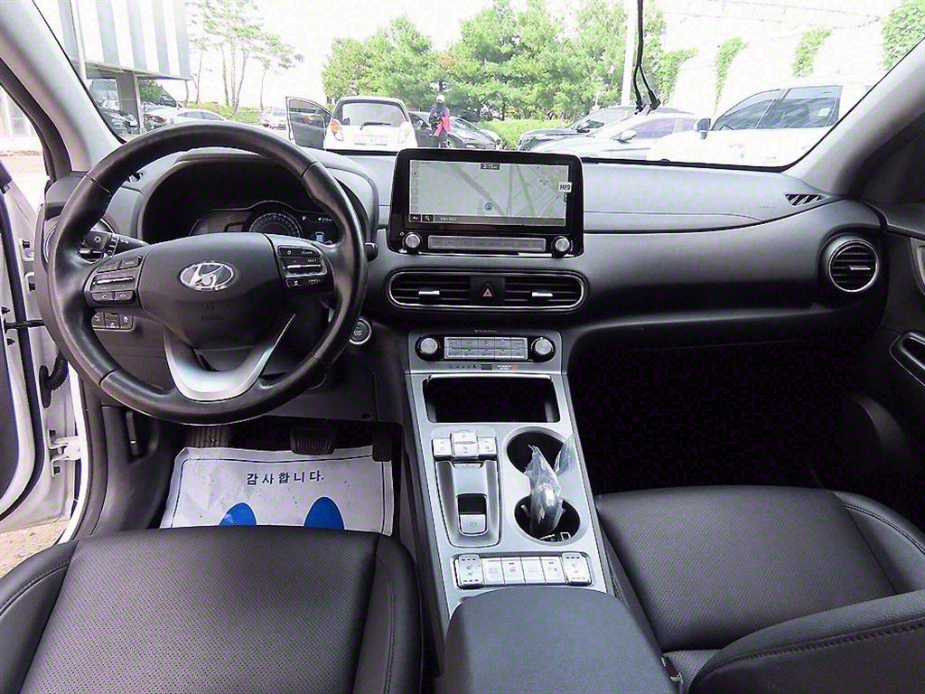 HYUNDAI Kona - Vista 7