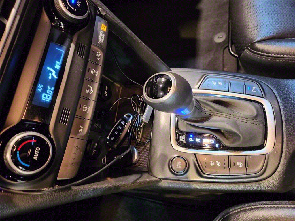 HYUNDAI Kona - Vista 5