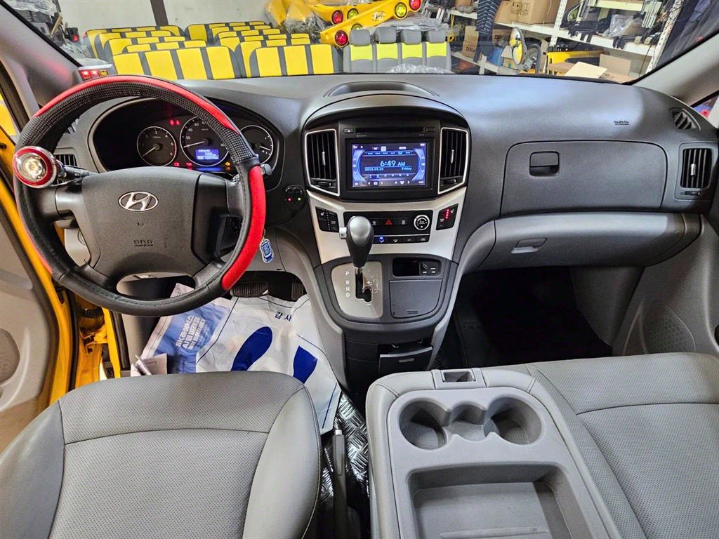 HYUNDAI Starex - Vista 7