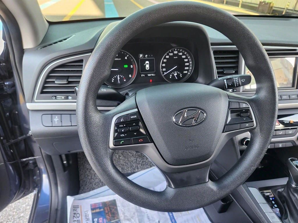 HYUNDAI Avante - Vista 11