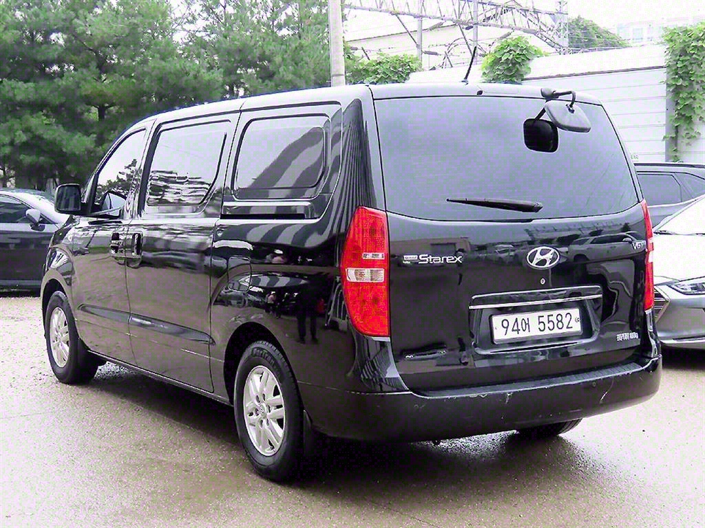 HYUNDAI Starex - Vista 3