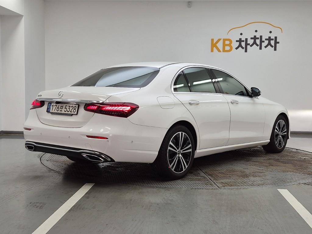 Mercedes Benz E class - Vista 4