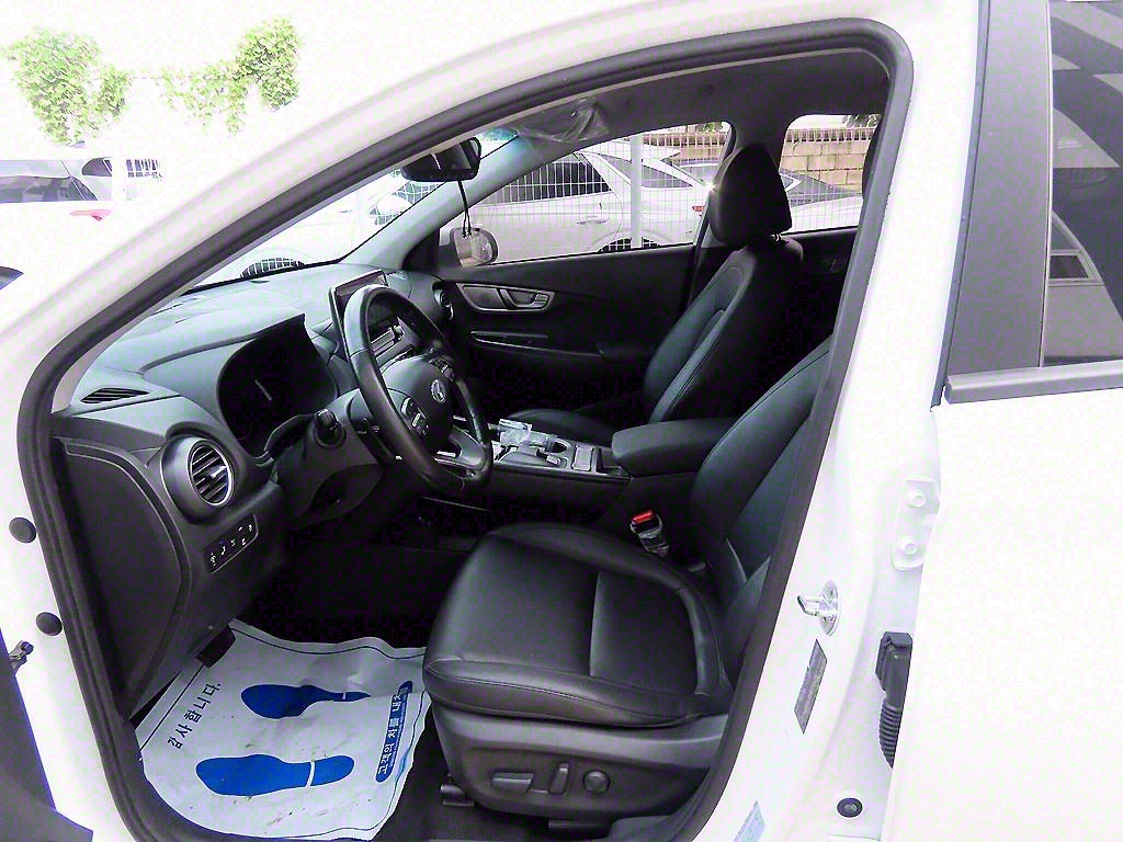 HYUNDAI Kona - Vista 5