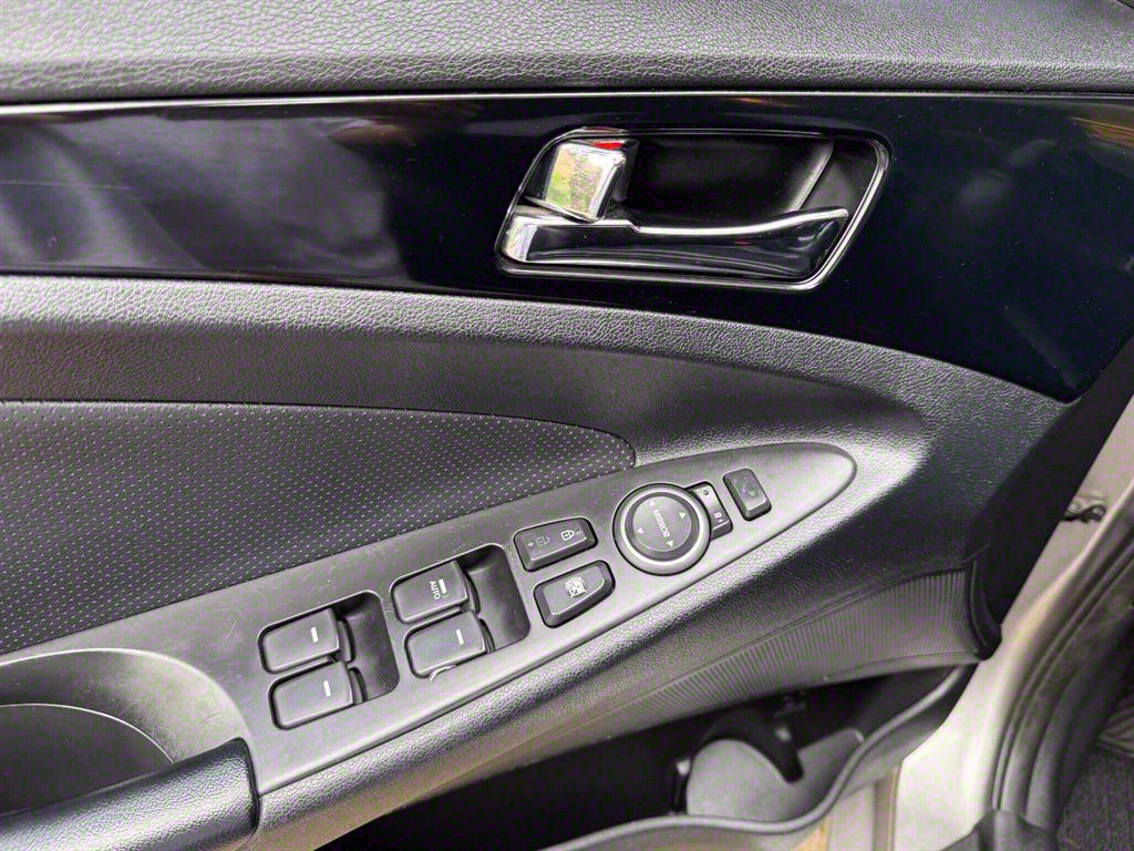 HYUNDAI Sonata - Vista 12