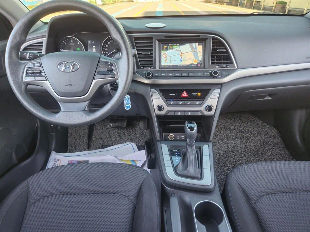 HYUNDAI Avante - Vista 7