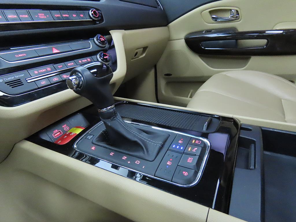 KIA Carnival - Vista 11